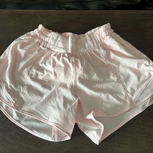 Lululemon Hotty Hot low rise 4” size 4 light pink